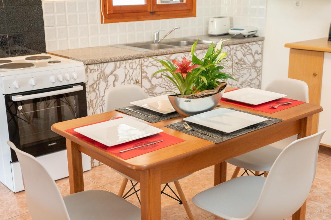 Afroditi Holiday Home - Yellow Apartment Svoronata Luaran gambar
