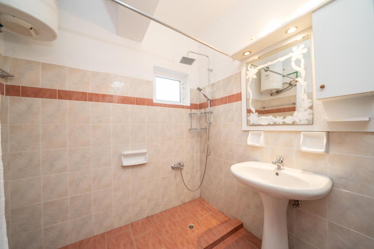 Afroditi Holiday Home - Yellow Apartment Svoronata Luaran gambar
