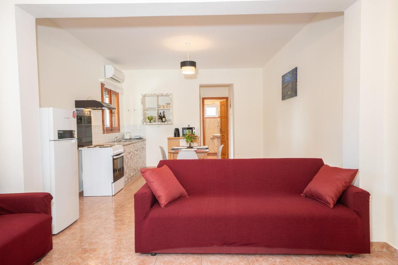 Afroditi Holiday Home - Yellow Apartment Svoronata Luaran gambar