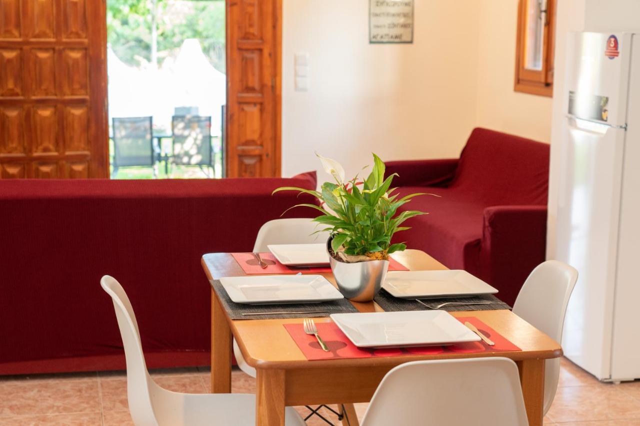 Afroditi Holiday Home - Yellow Apartment Svoronata Luaran gambar