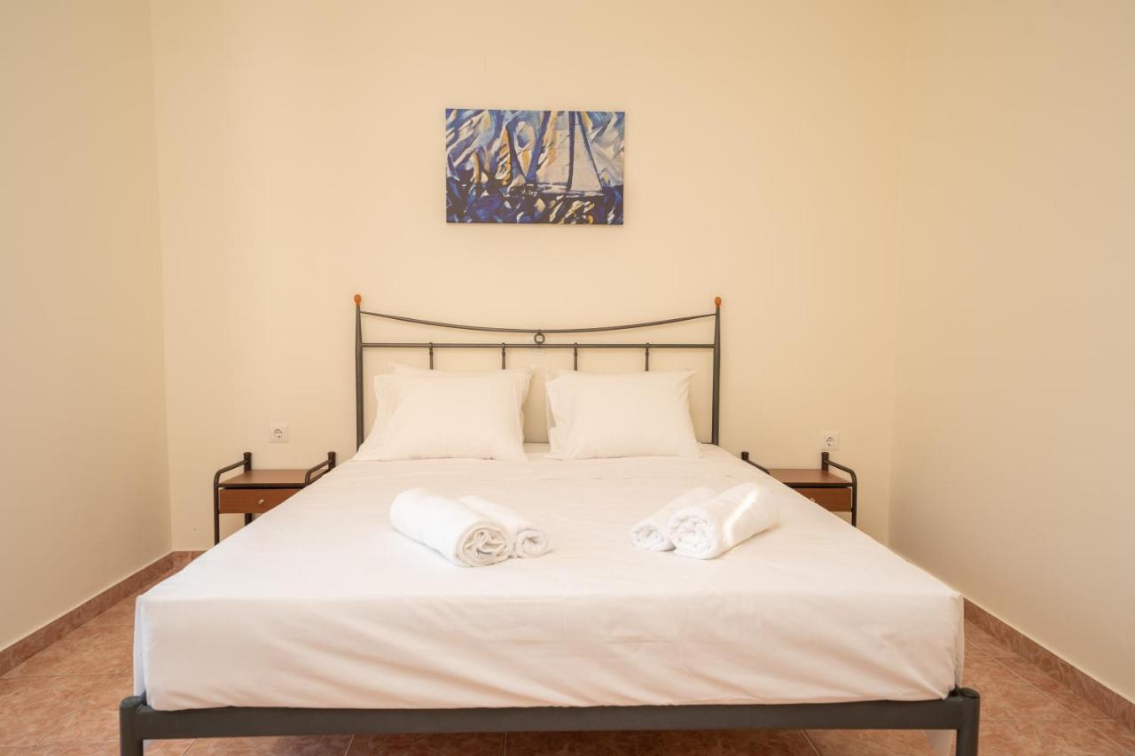 Afroditi Holiday Home - Yellow Apartment Svoronata Luaran gambar